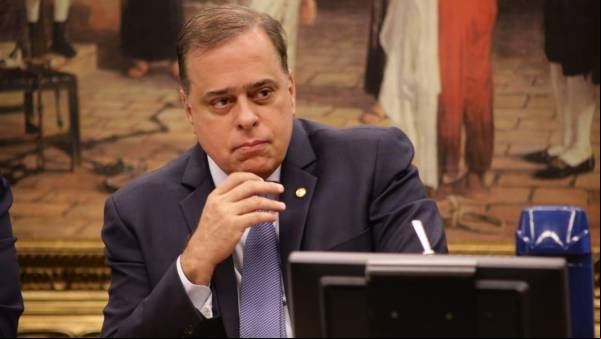 Deputado Paulo Abi-Ackel durante votação em Brasília 